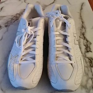 New Balance 442 - Size 8 White Gray